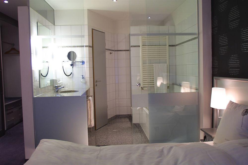 Wellings Romantik Hotel Zur Linde Moers Exterior photo