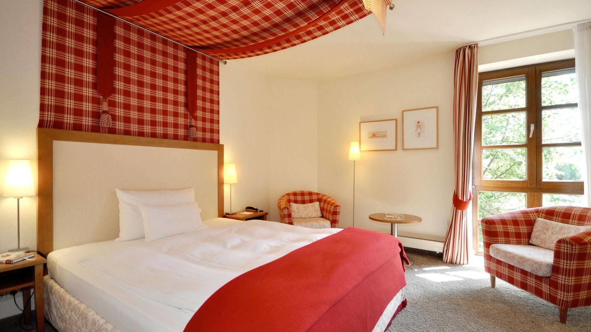 Wellings Romantik Hotel Zur Linde Moers Exterior photo