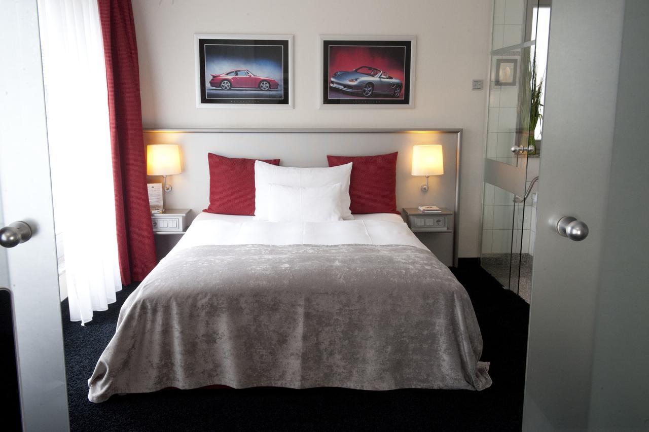 Wellings Romantik Hotel Zur Linde Moers Exterior photo
